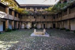 Corral-del-Carbón-Granada